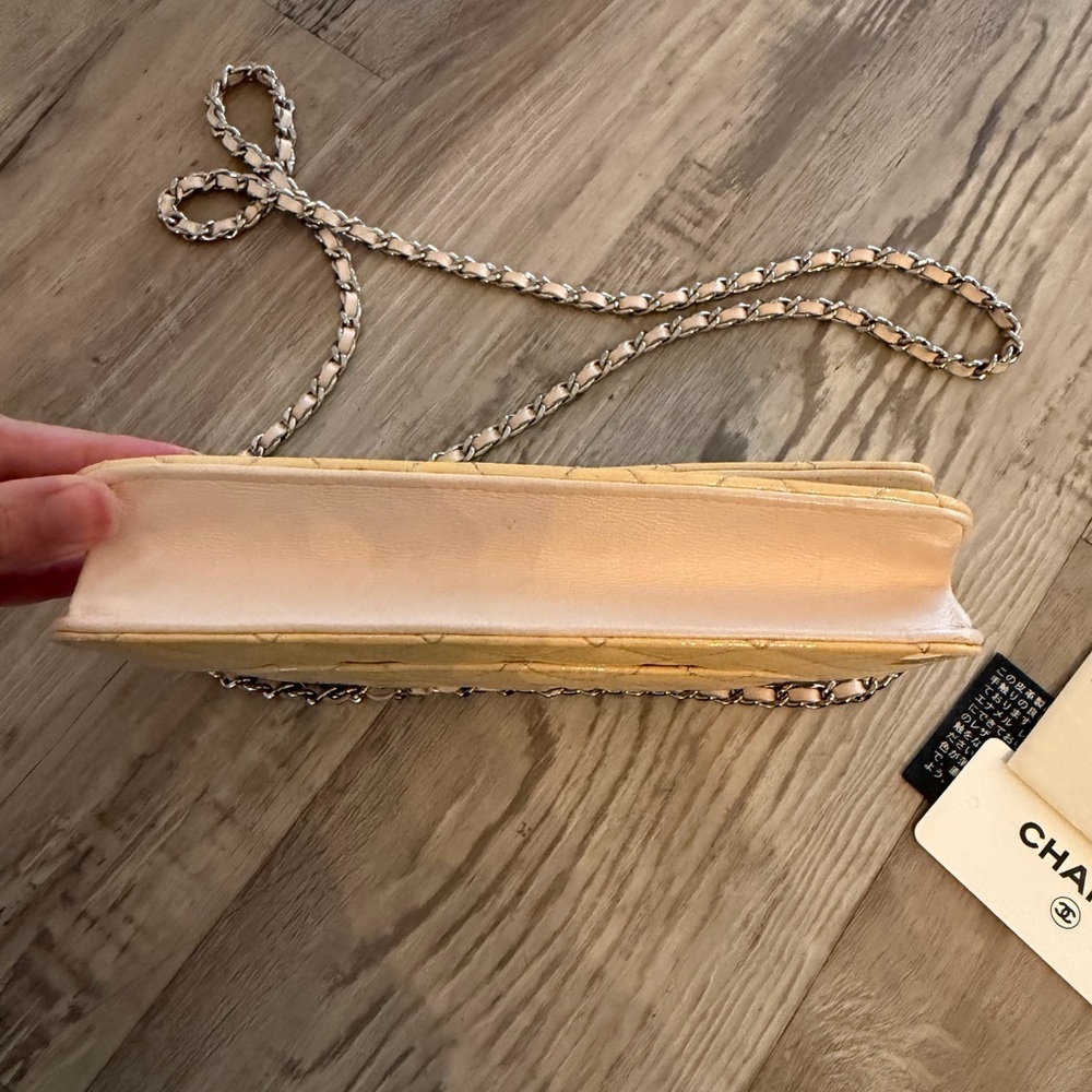 CHANEL Patent Leather WOC Crossbody Flap Bag Beige / Pink - Picture 6 of 16